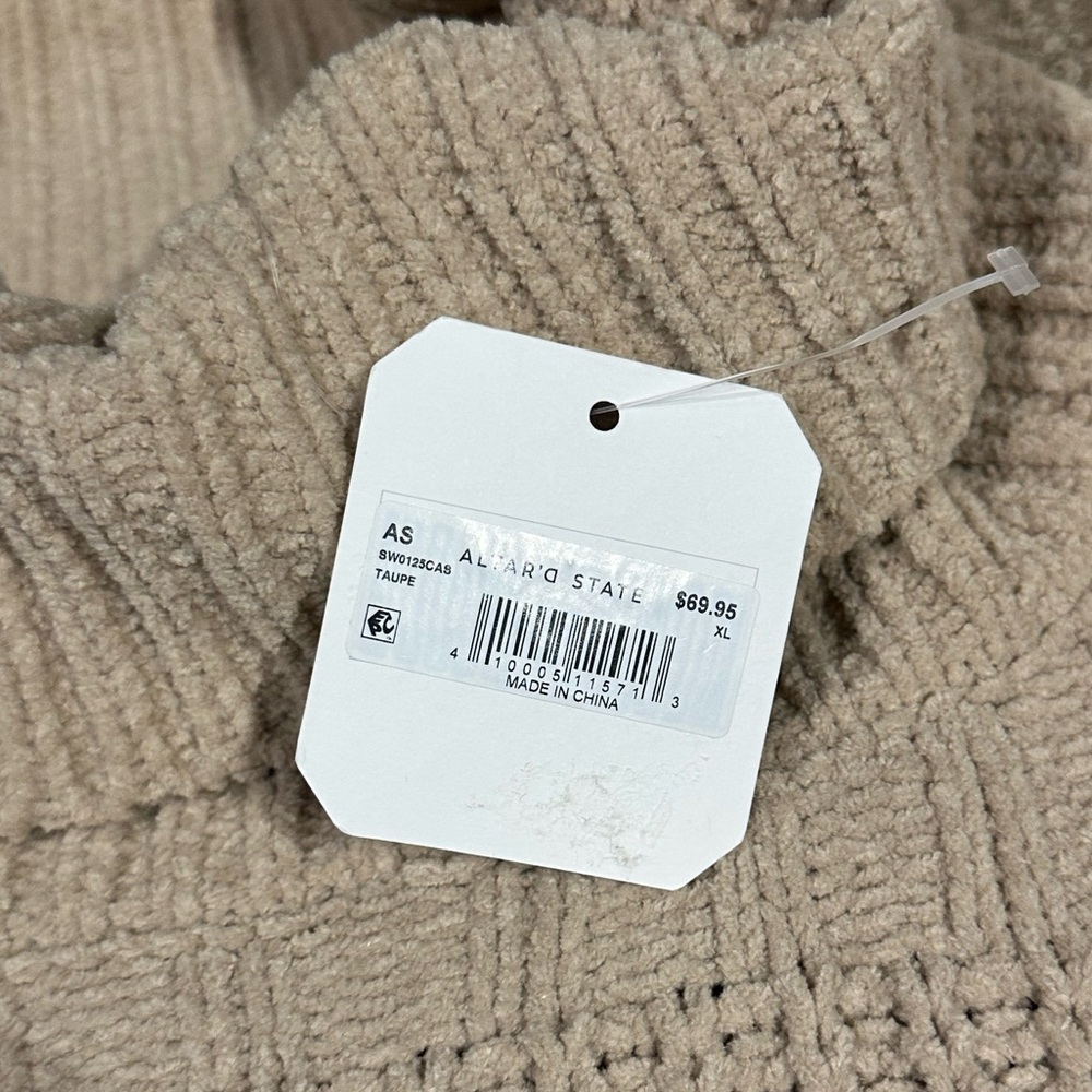 Altar'd State Sweater. Size XL. 29” Pit to Pit 22” Length. NWT Retail $70 - Picture 3 of 4
